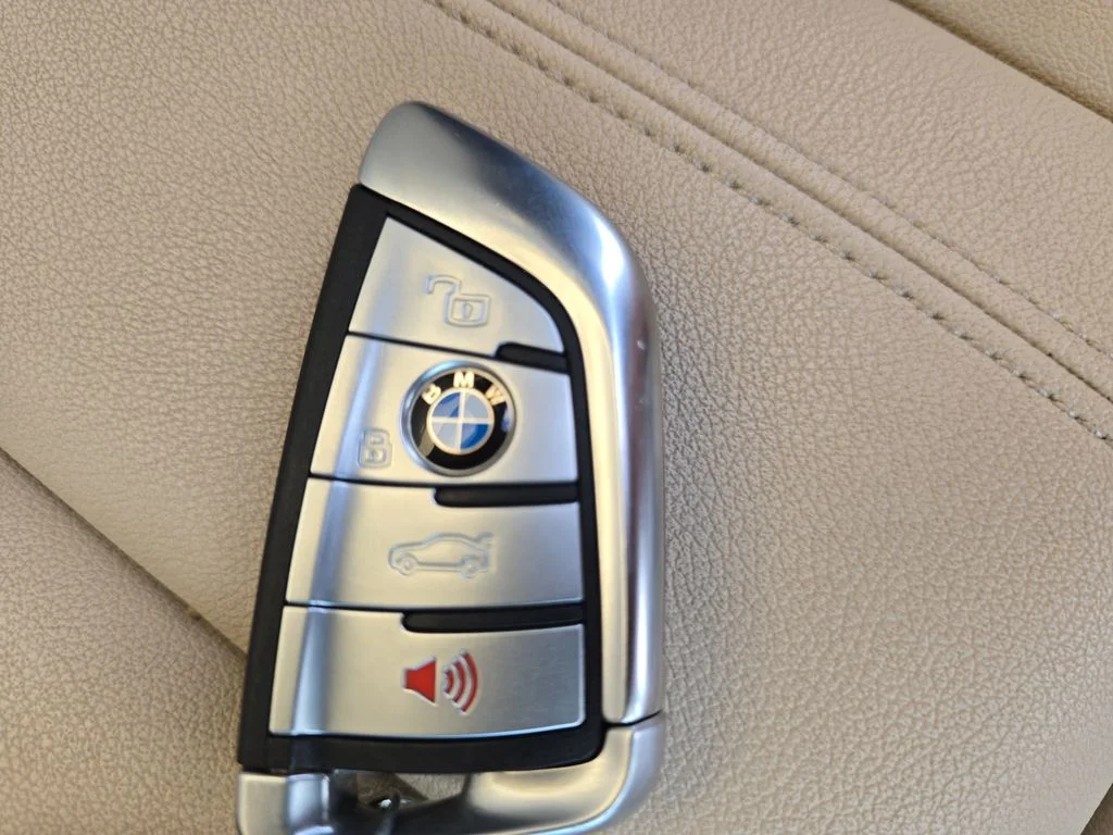 Used 2020 White BMW xDrive40i image 37