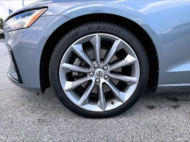 Used 2021 Gray Metallic Volvo T5 Momentum image 7