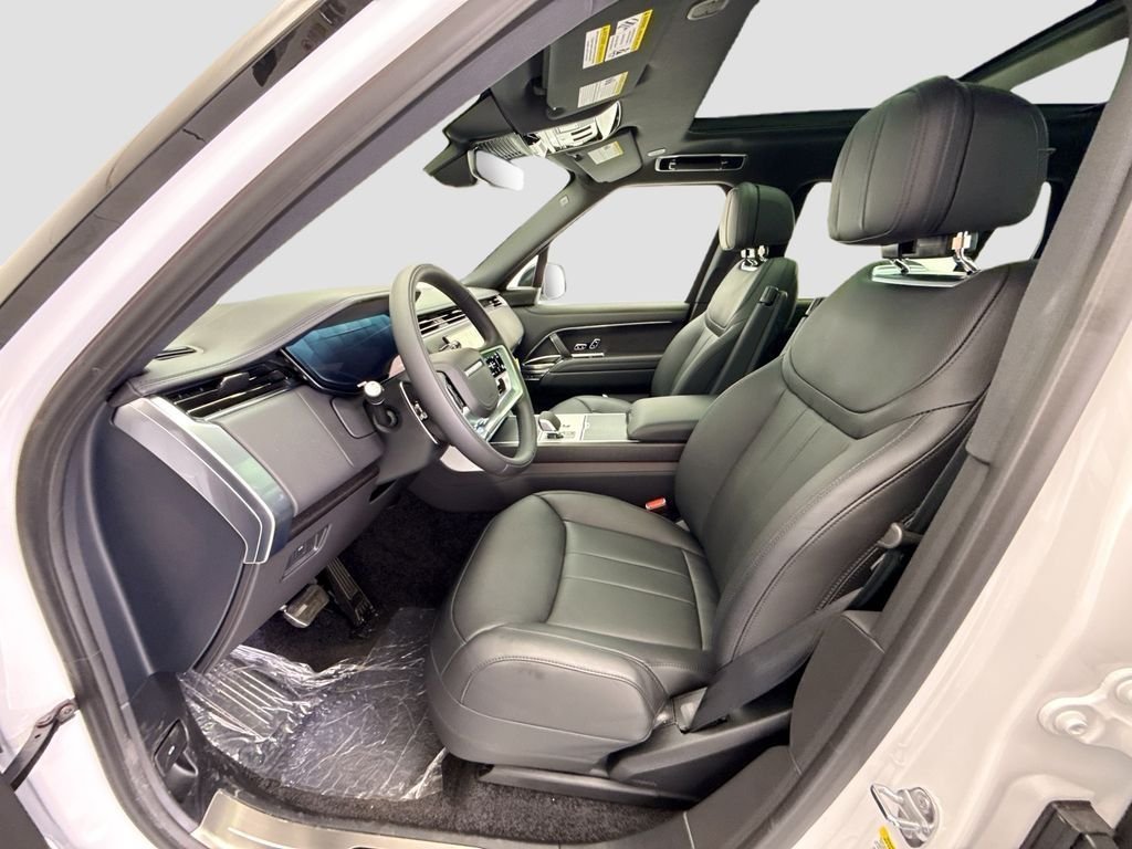 New 2026 Ostuni Pearl White LAND ROVER SE LWB 7-Seats / V8 image 19