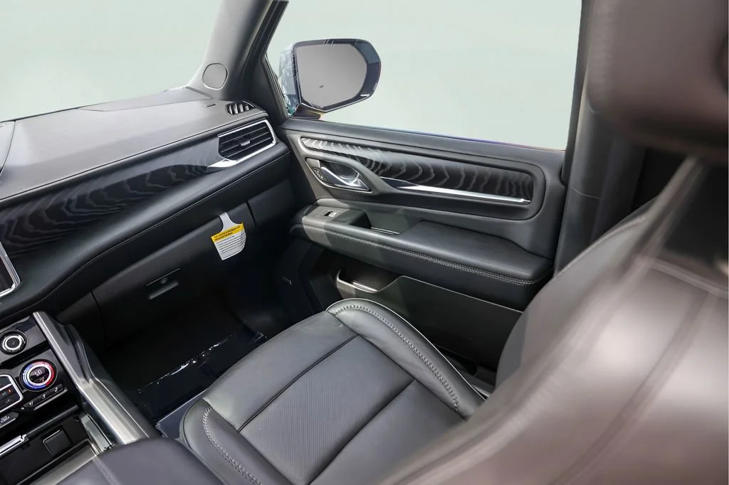 Used 2023 Sterling Metallic GMC Denali image 33