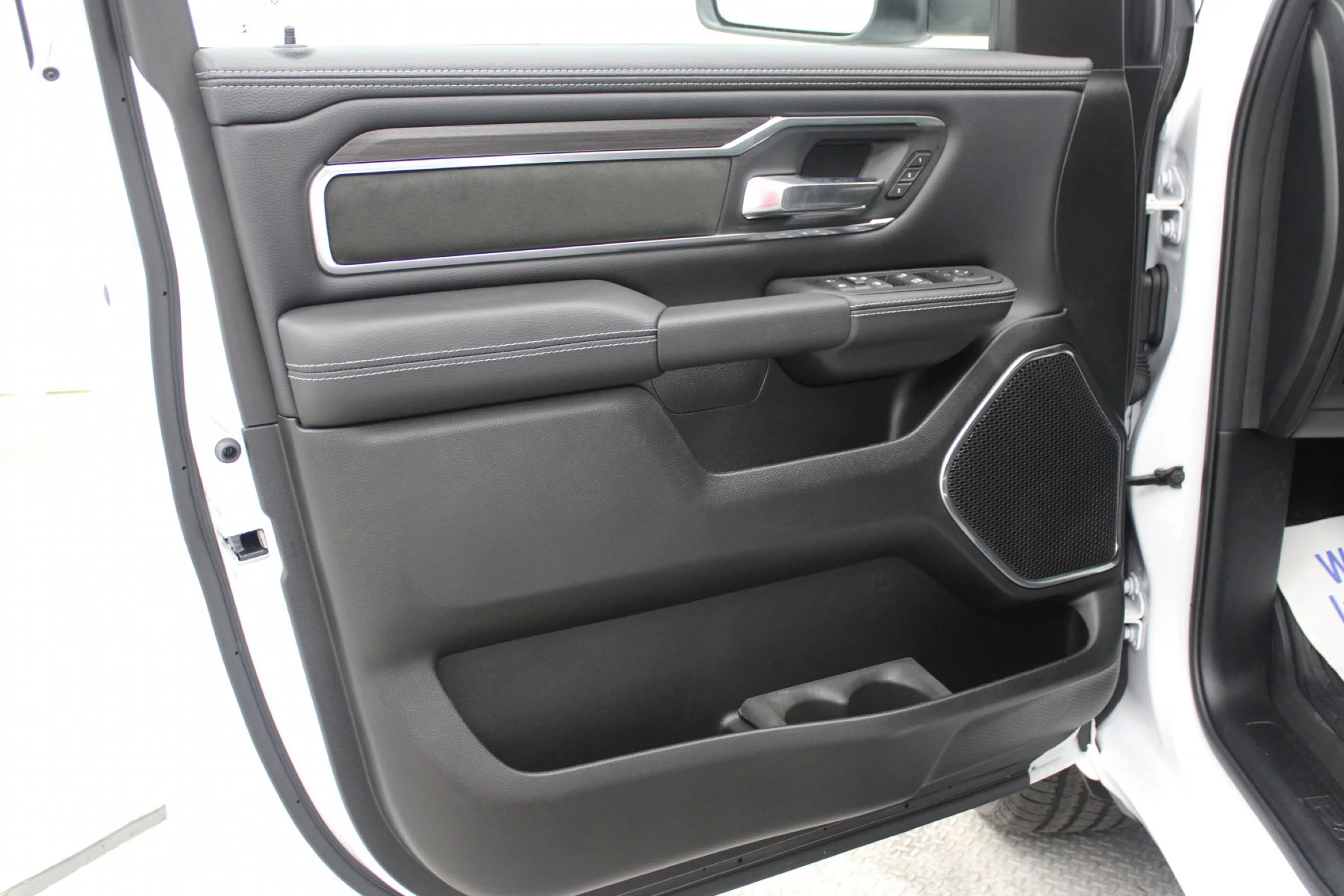 2026 RAM 1500 Laramie - Photo 16