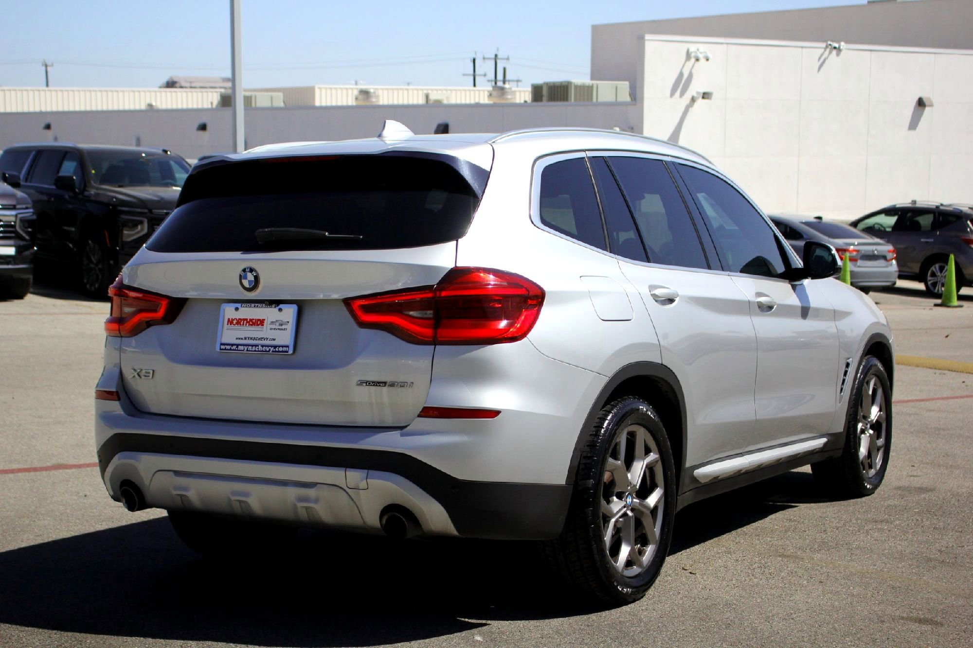 Used 2021 Glacier Silver Metallic BMW sDrive30i image 5