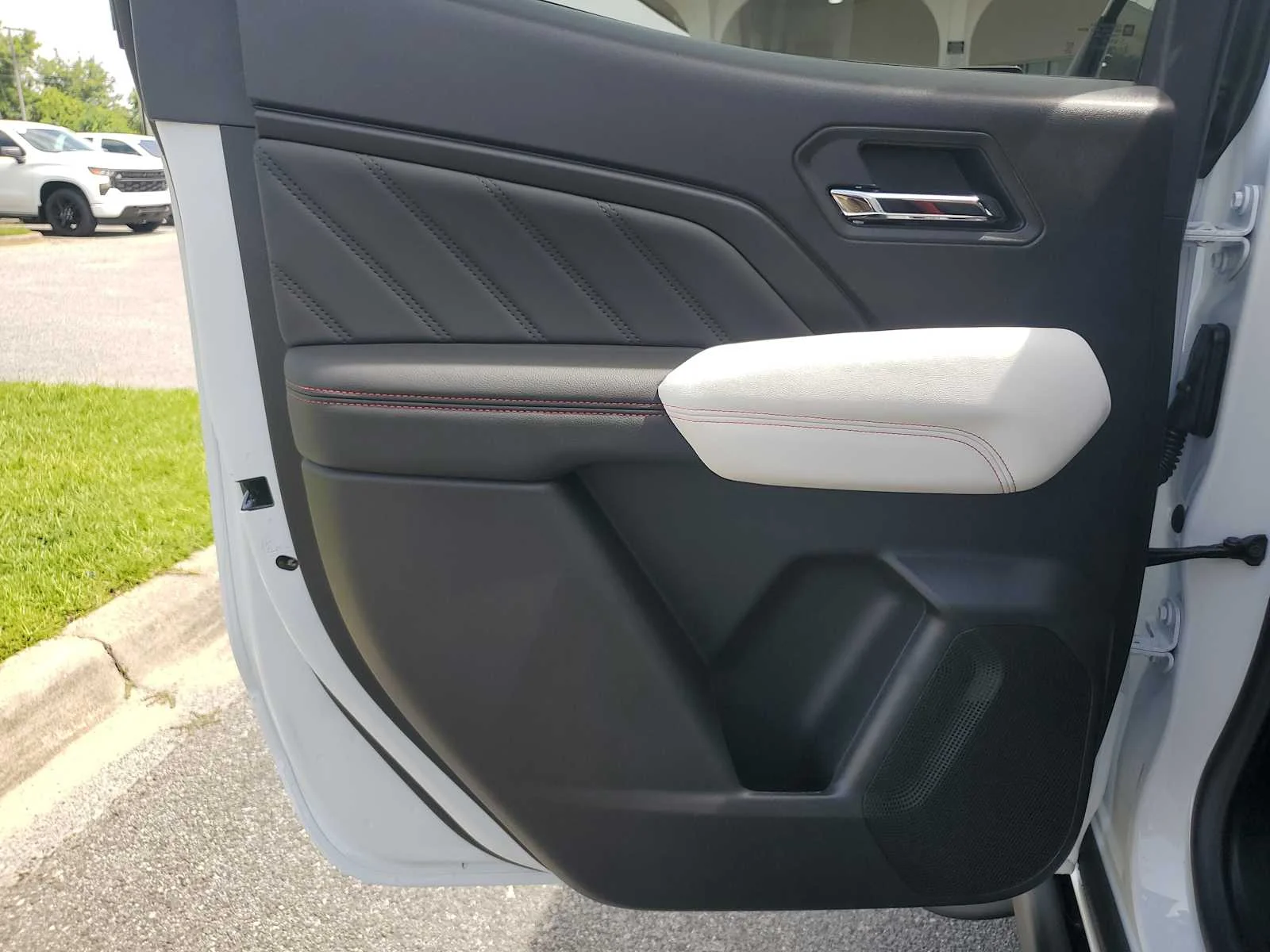 New 2026 Summit White GMC AT4X image 19
