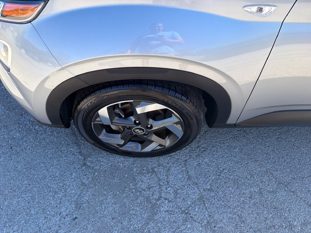 Used 2025 Silver Hyundai SEL image 10