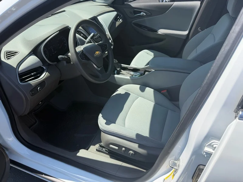 Used 2018 SUMMIT WHITE Chevrolet LS image 16