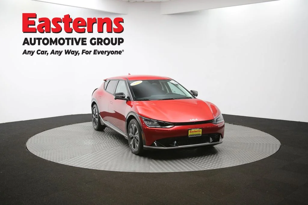 Used 2023 Red Kia Wind image 52
