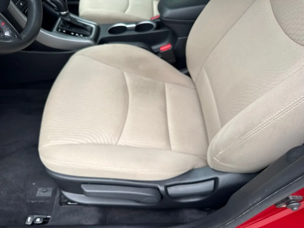 Used 2014 Red Hyundai SE image 17
