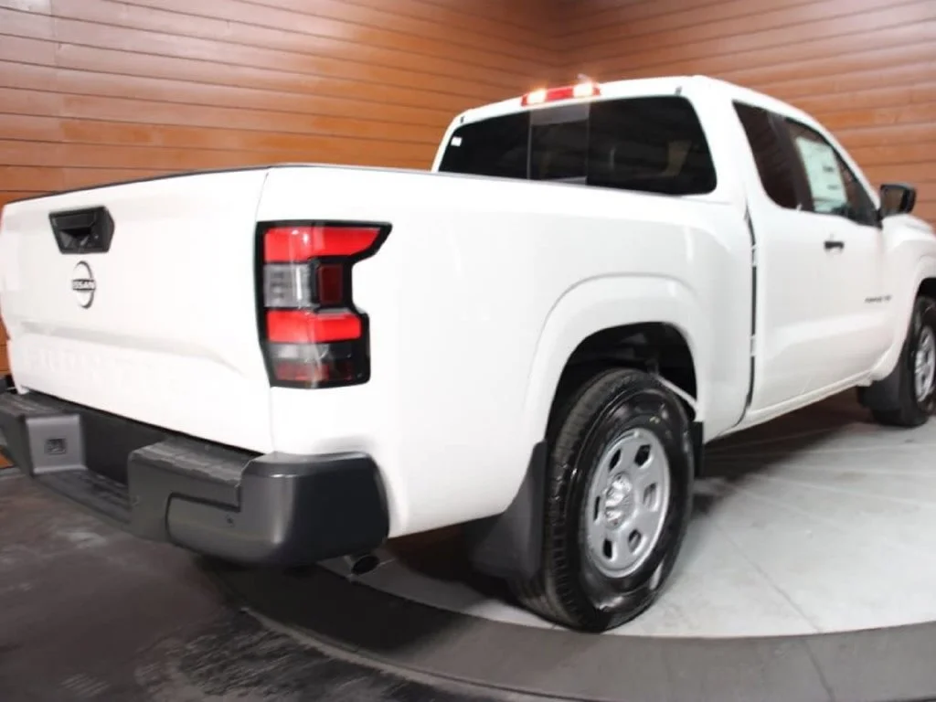 New 2027 Glacier White Nissan King Cab® S image 4
