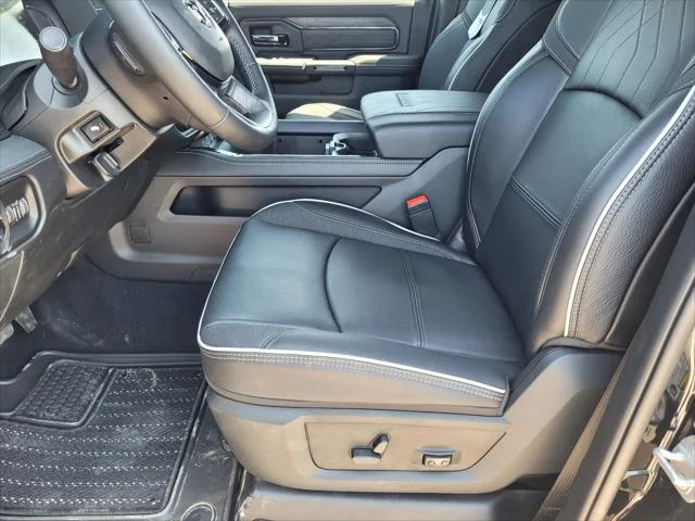 New 2025 Diamond Black Crystal Pearl-Coat Exterior Paint RAM Limited image 20