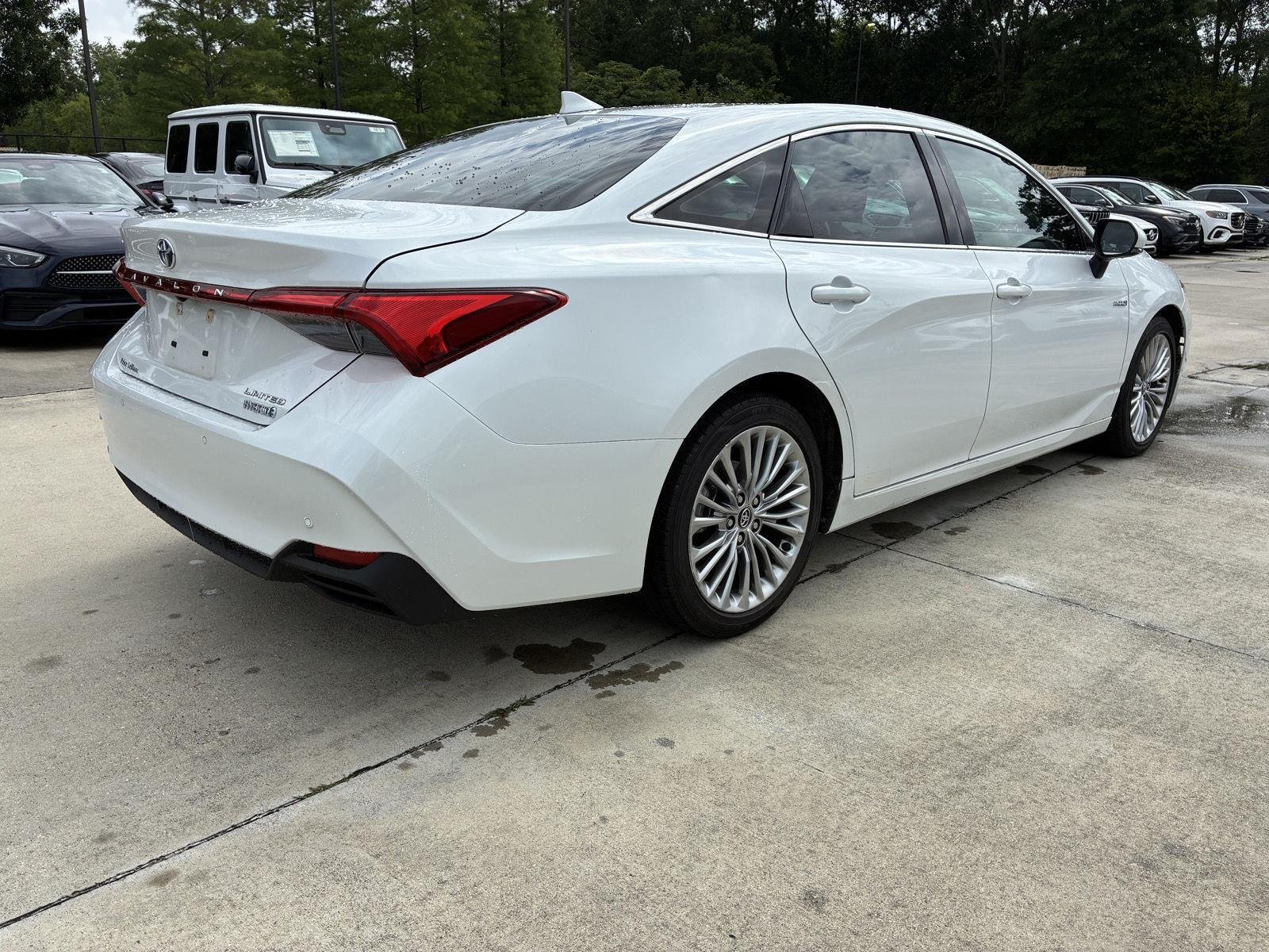 Used 2020 Wind Chill Pearl Toyota Hybrid Limited image 21