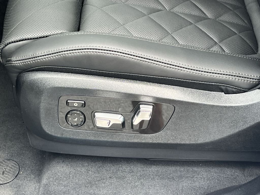 Used 2027 Alpine White BMW xDrive40i image 12