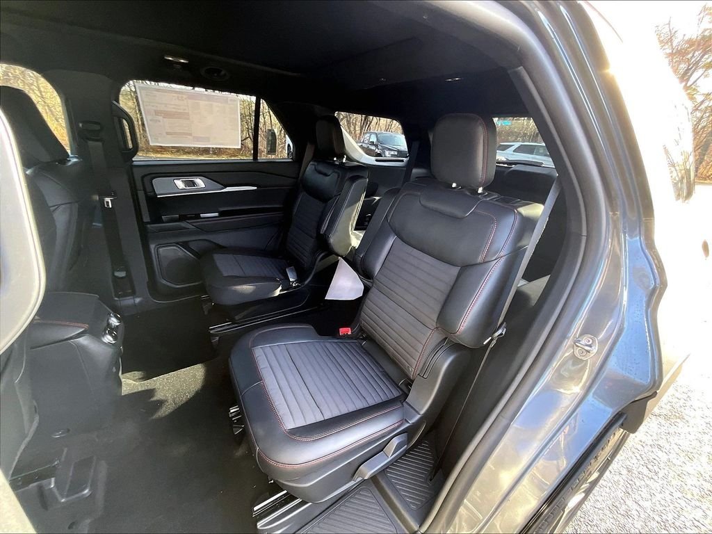 New 2026 Carbonized Gray Metallic Ford ST-Line image 10