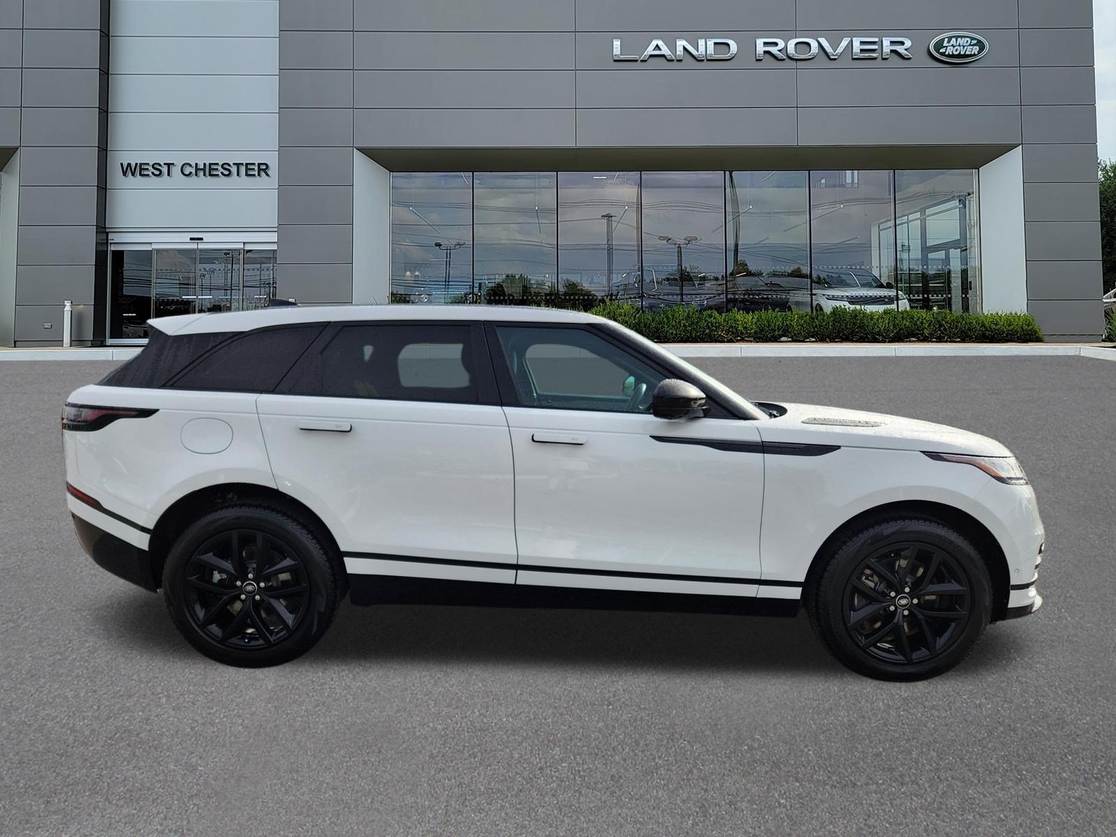 Certified Used 2026 Fuji White Land Rover Dynamic SE image 6