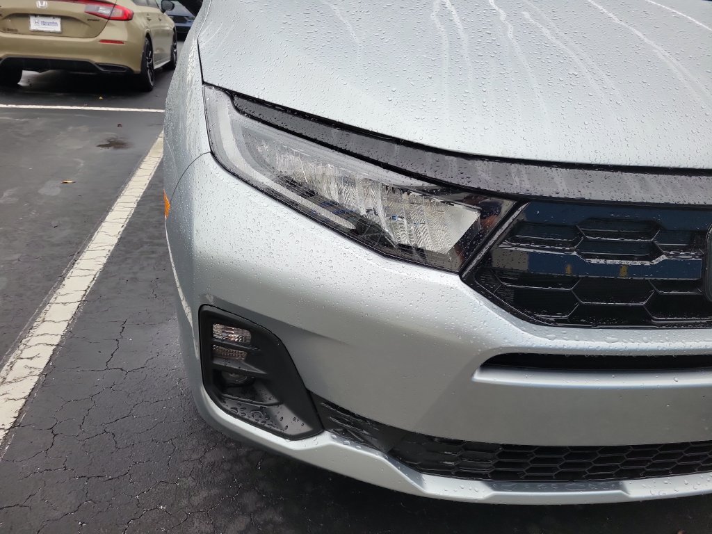 Certified Used 2026 Solar Silver Metallic Honda Touring image 9