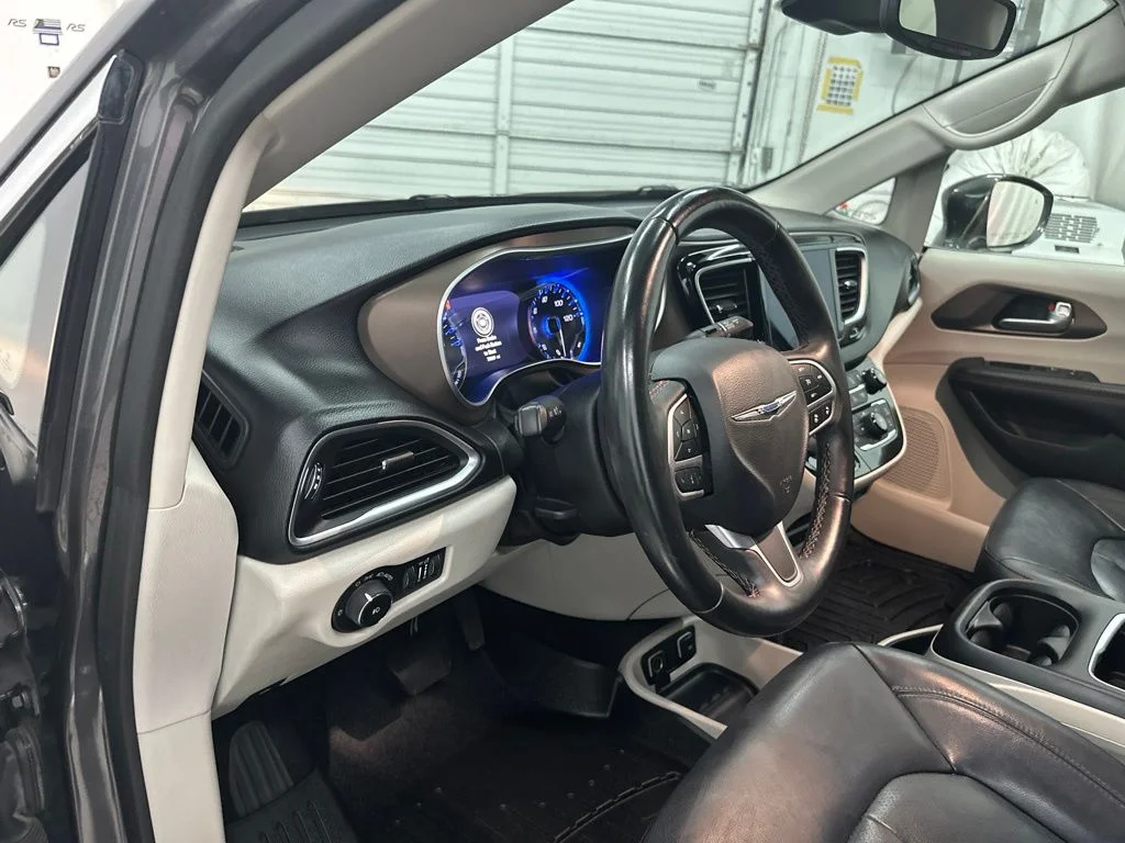 Used 2018 Gray Chrysler Touring L Plus image 14