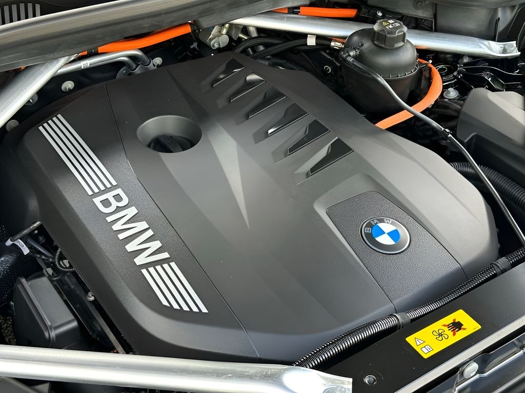 New 2026 Black Sapphire Metallic BMW xDrive50e image 25