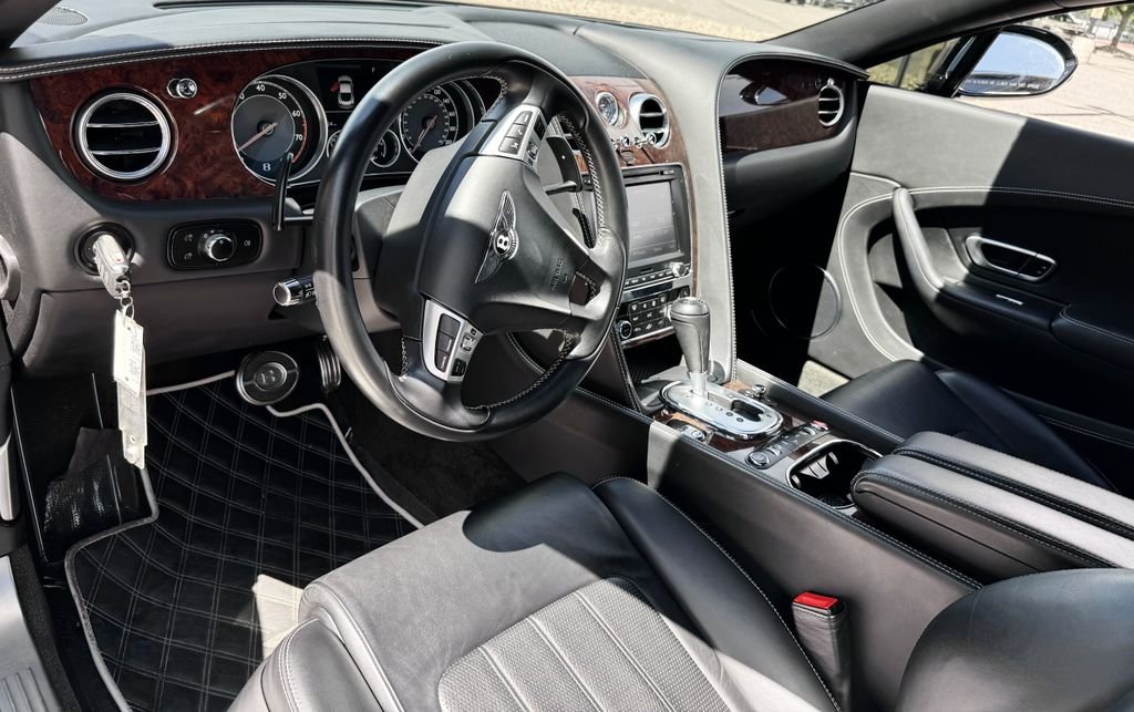 Used 2012 Black Bentley Base image 19