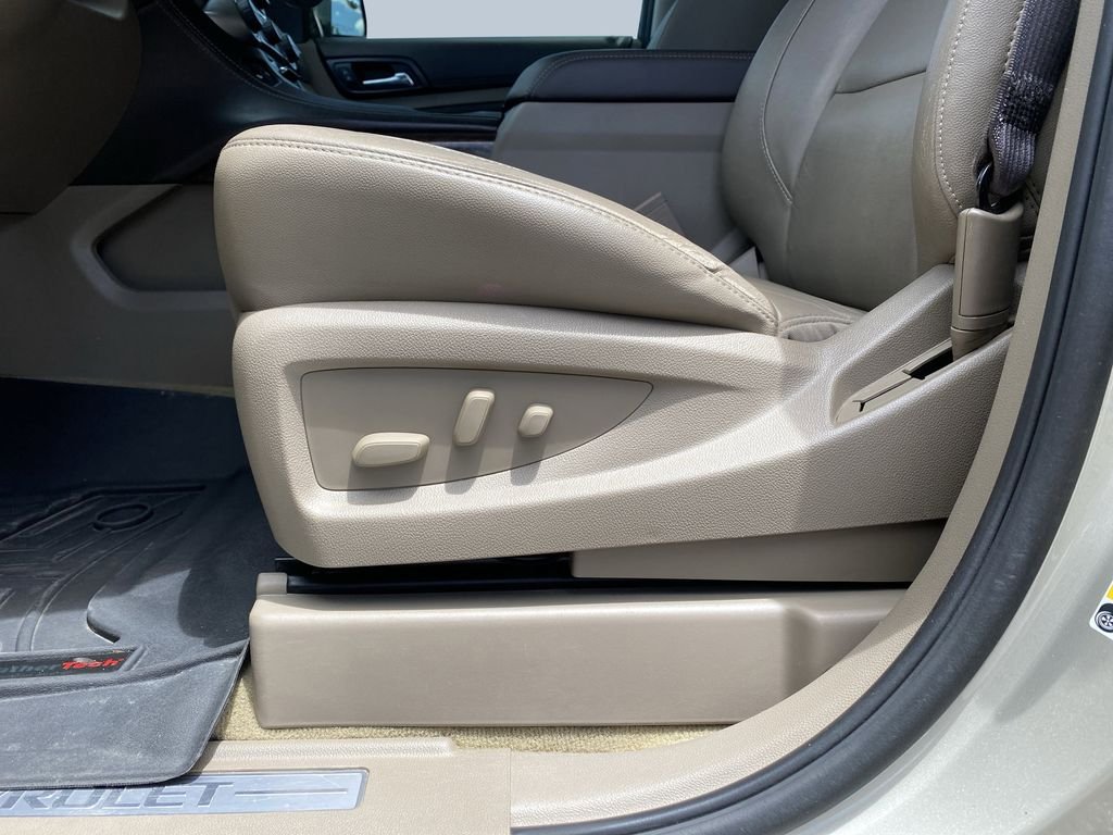 Used 2017 Champagne Silver Metallic Chevrolet LT image 12