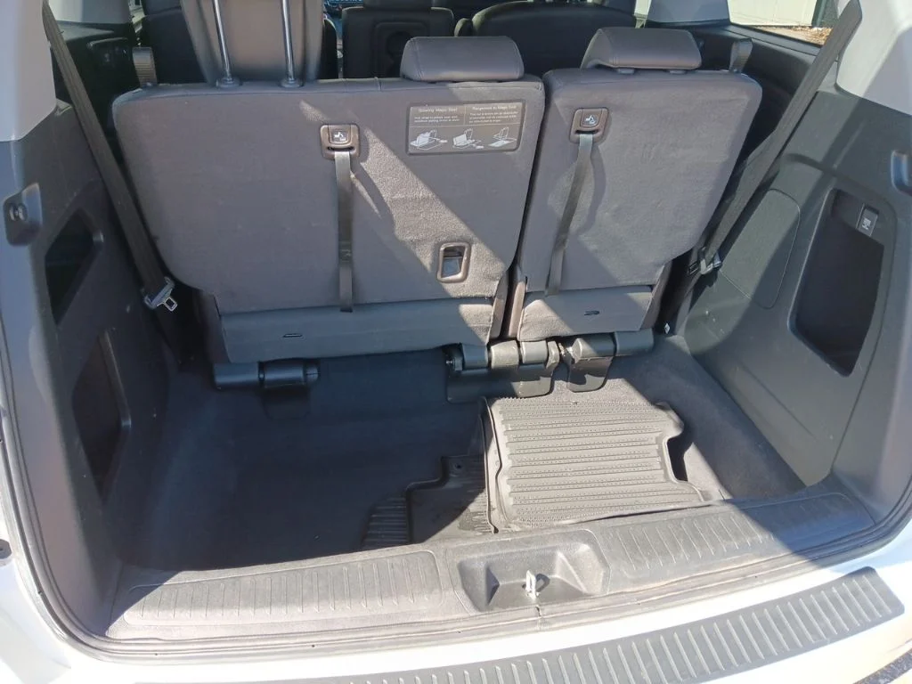 Used 2018 White Diamond Pearl Honda EX-L image 39