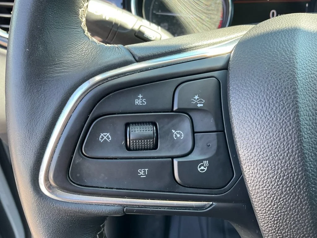 Used 2023 WHITE FROST TRICOAT Buick Essence image 30
