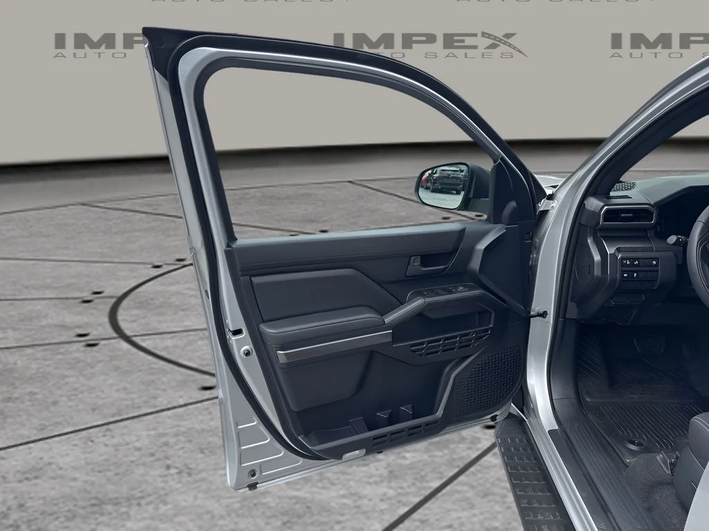 Used 2025  Toyota SR5 image 21
