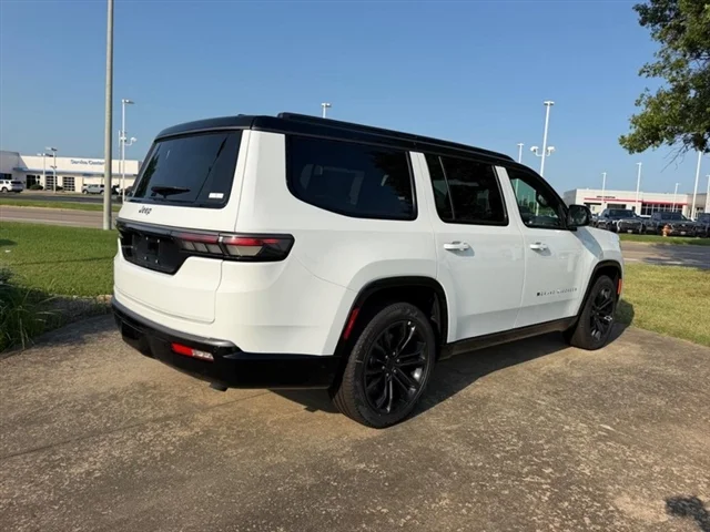 New 2026 Bright White Clearcoat Jeep Summit Reserve image 5