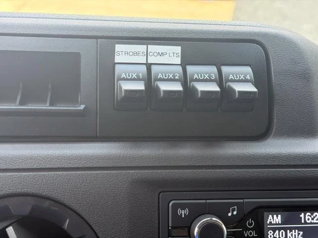 New 2027 Oxford White Ford E-350 SRW image 38