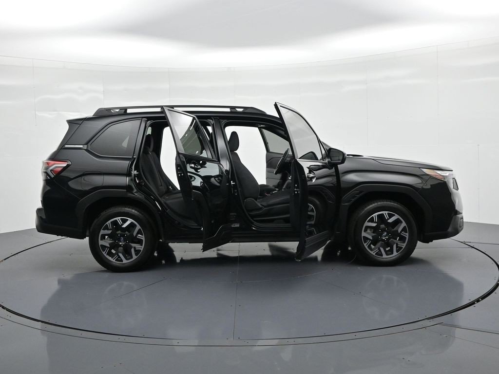 Used 2025 Crystal Black Silica Subaru Premium image 21