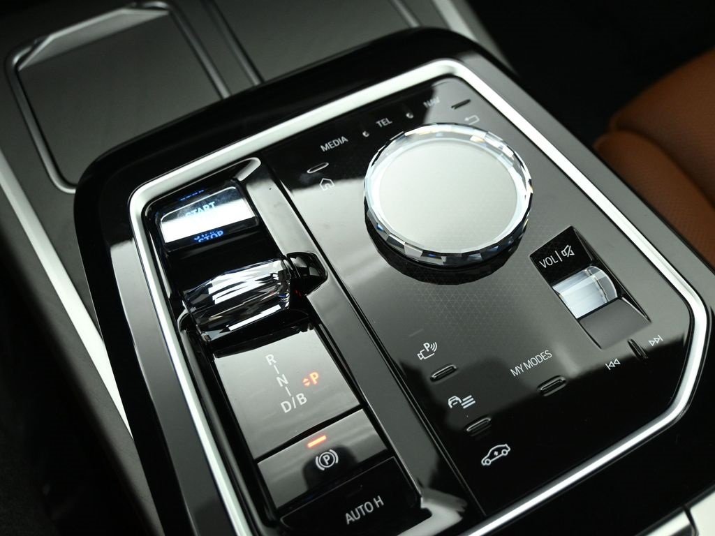 2023 BMW I7 - Image 13