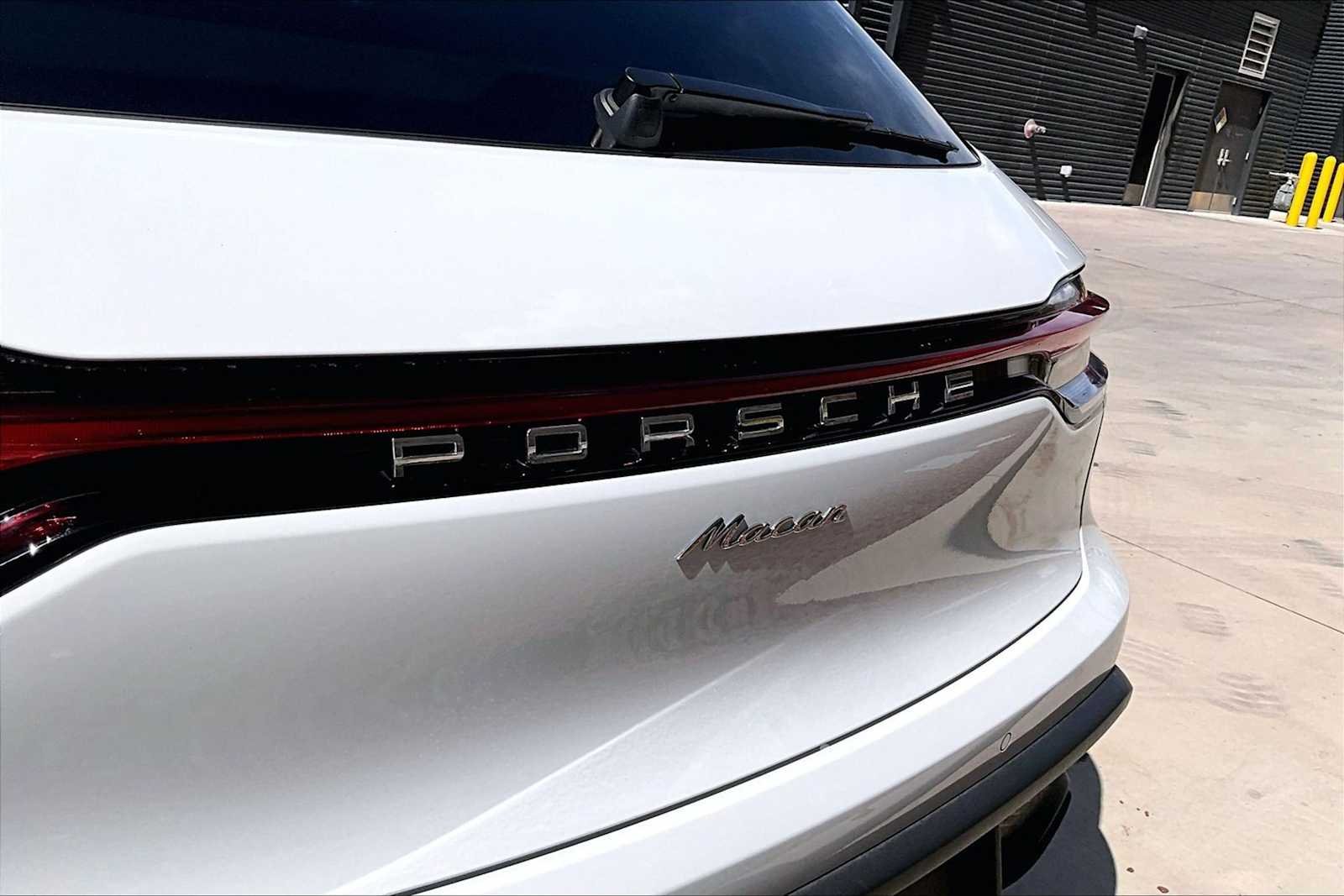 Used 2025 Carrara White Metallic Porsche  image 22