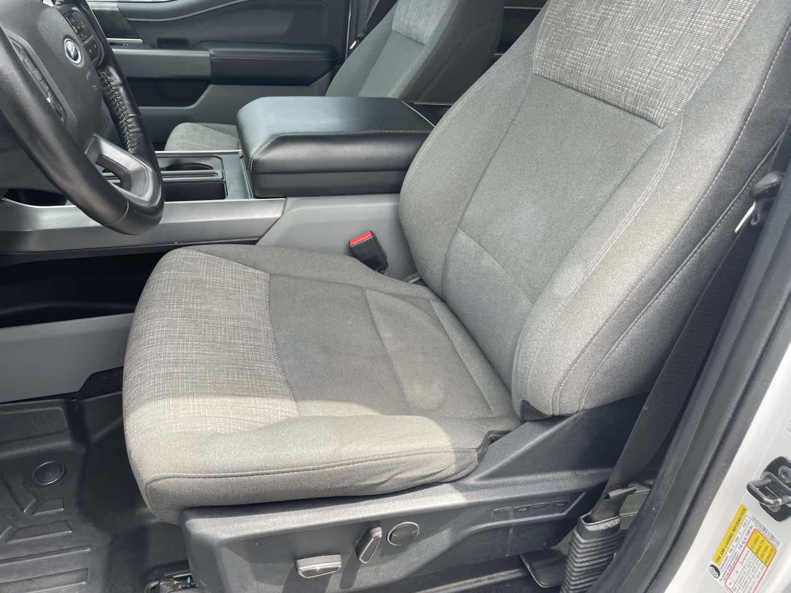 Used 2021 Oxford White/Carbonized Gray Ford XLT image 16