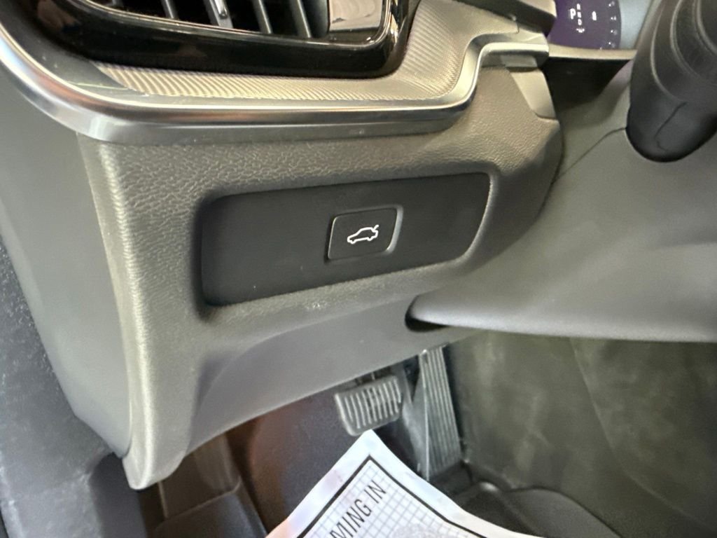 Used 2024 White Volvo B5 Plus Black Edition image 24