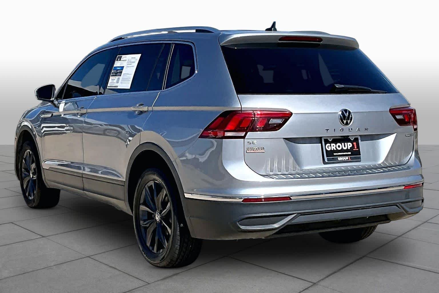 Used 2024 Pyrite Silver Metallic Volkswagen SE image 11