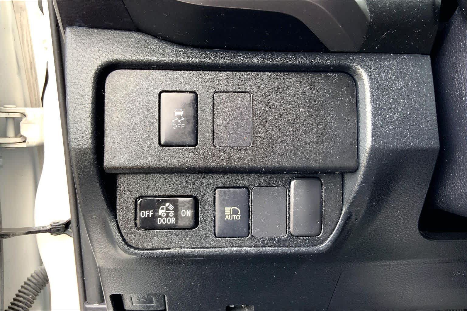 Used 2021 Super White Toyota SR5 image 33