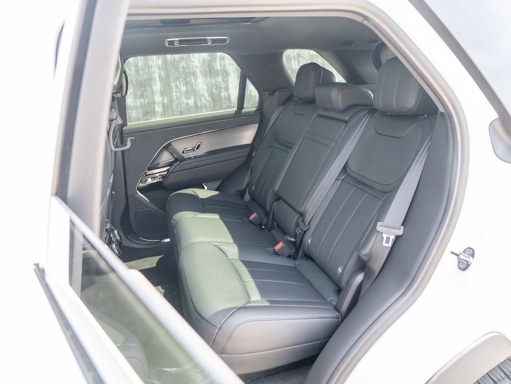 New 2026 Fuji White Land Rover SE image 23