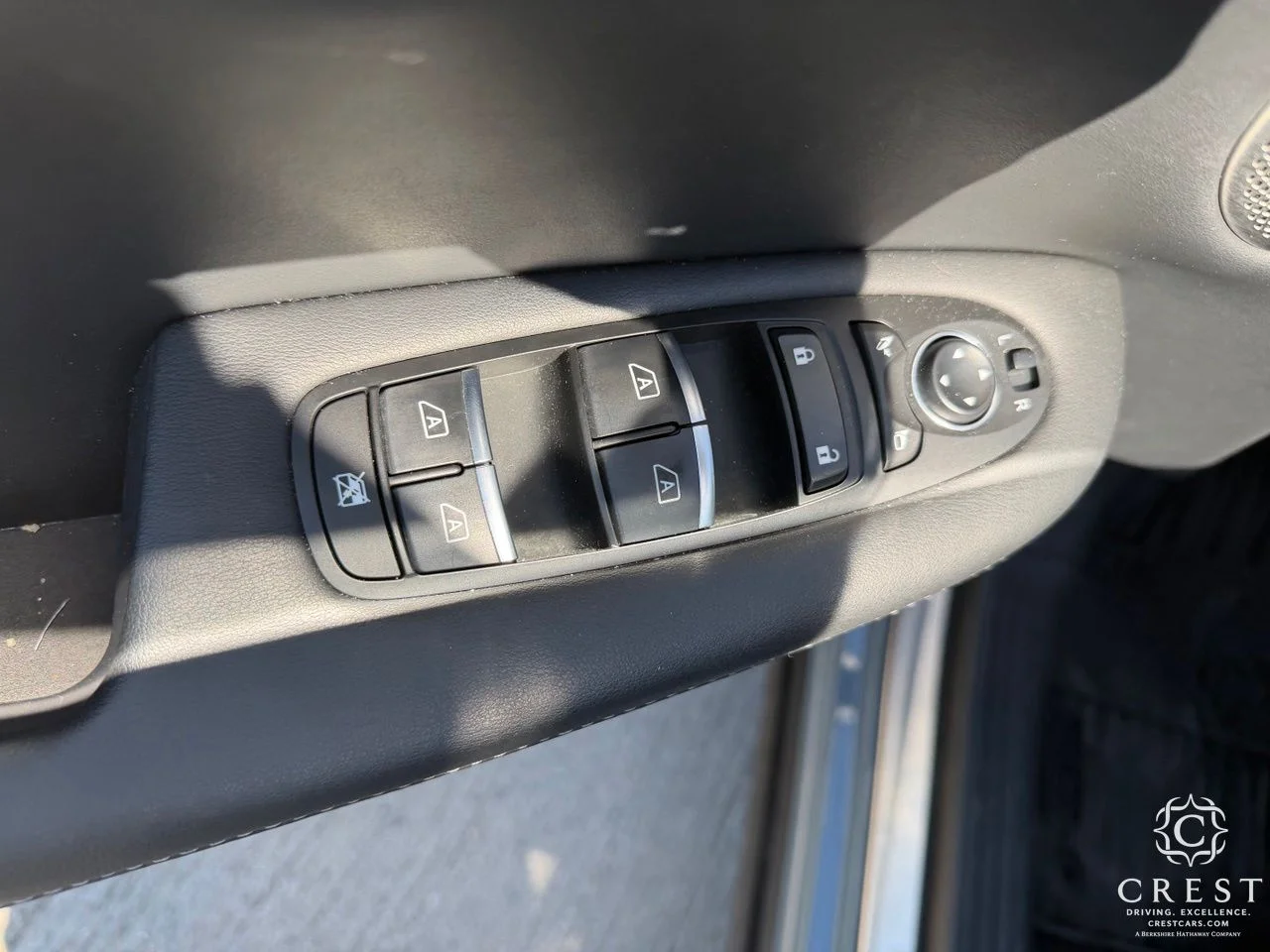 Used 2025 Slate Gray INFINITI LUXE image 11