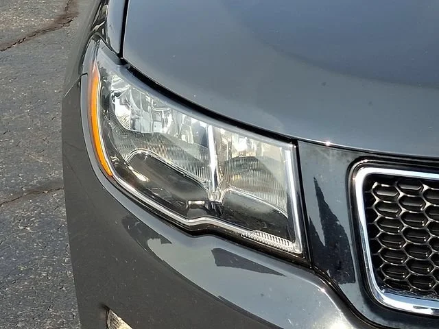 Used 2018 Gray Jeep Limited 4x4 image 10