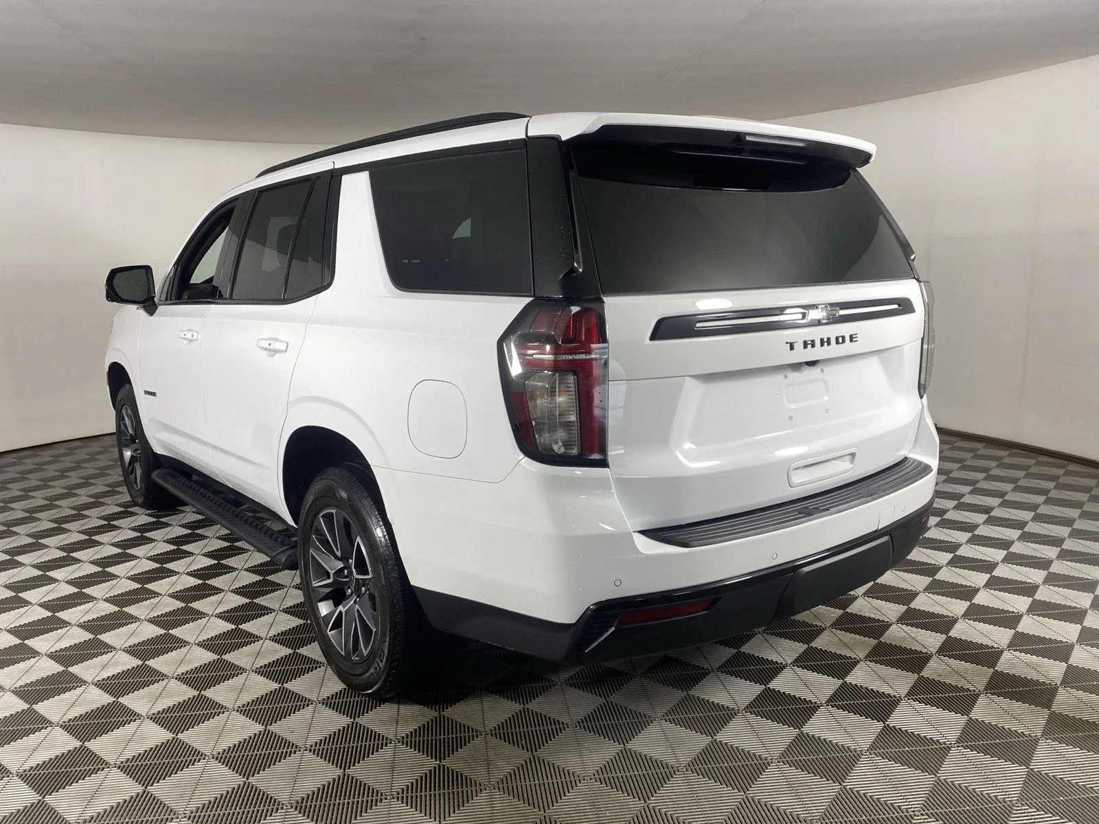 Used 2023 Summit White Chevrolet Z71 image 5