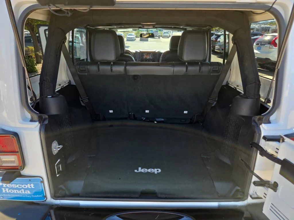Used 2017 White Jeep Unlimited Sahara image 14
