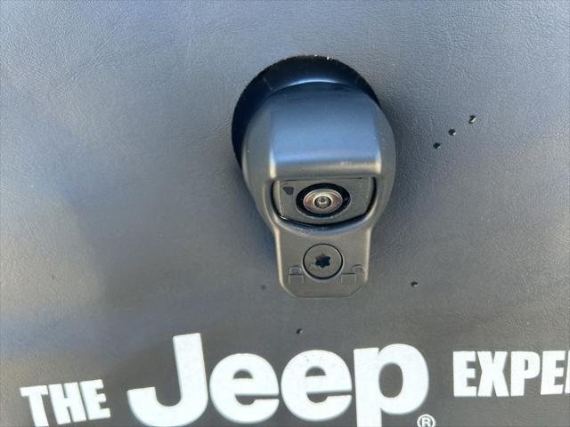 2025 Jeep Wrangler 4-Door Sahara - Photo 23