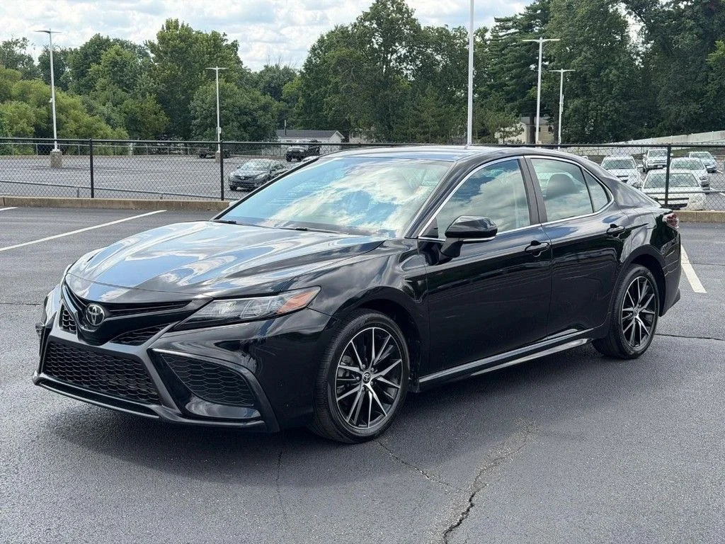 2024 Toyota Camry SE - Photo 10