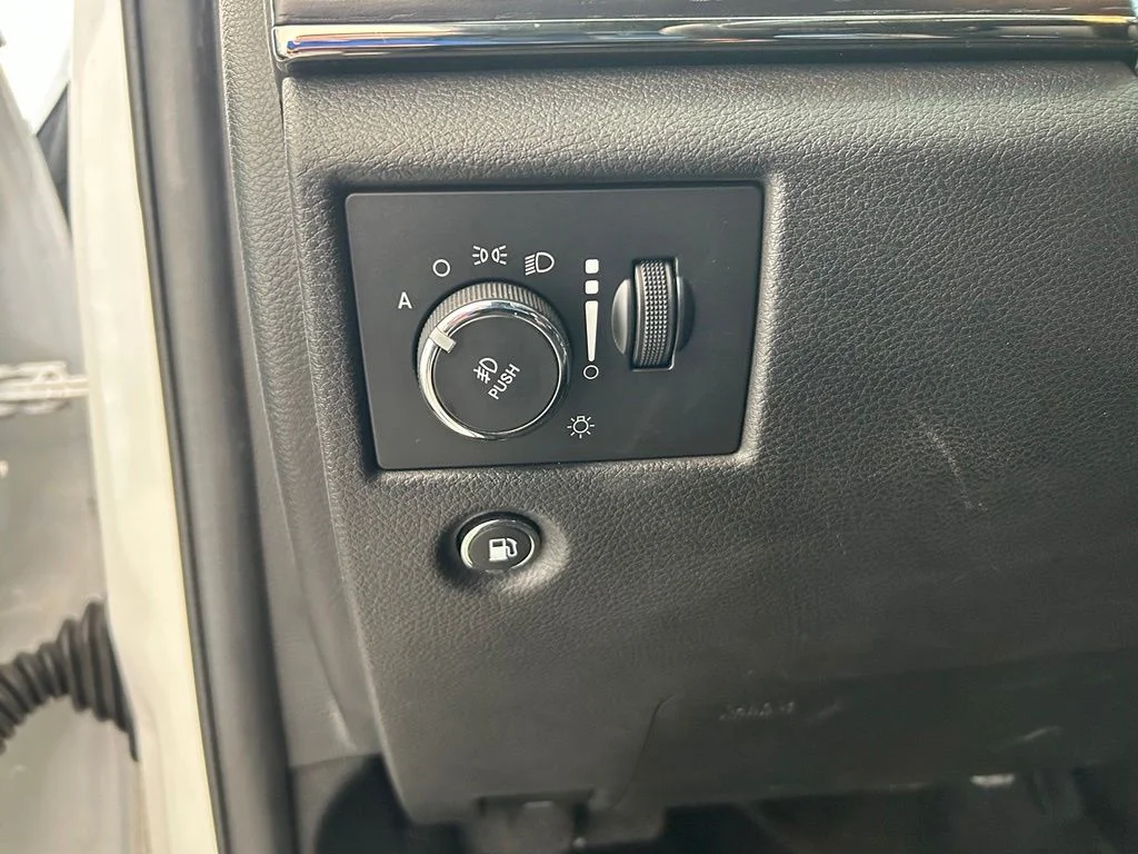Used 2018 White Jeep Overland image 48