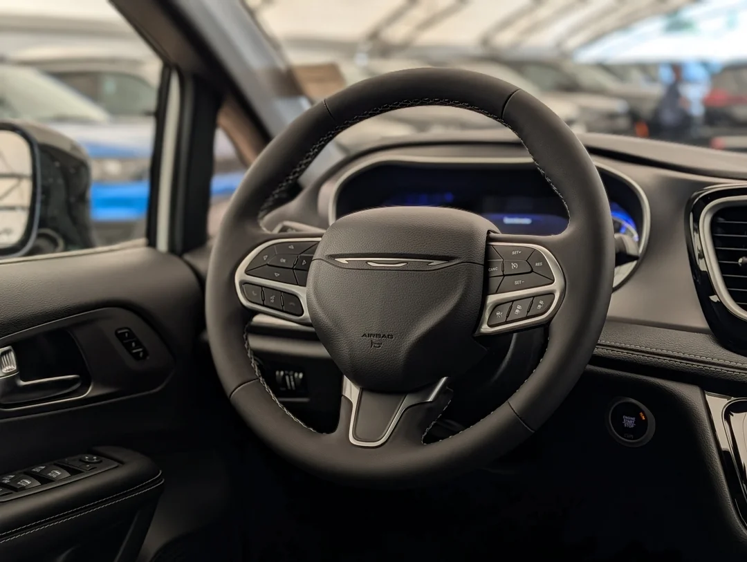 New 2027 White Chrysler Select - - AWD - 3.6L Pentastar V6 - Adaptive Cruise Control - Blind Spot Monitor & More! image 16