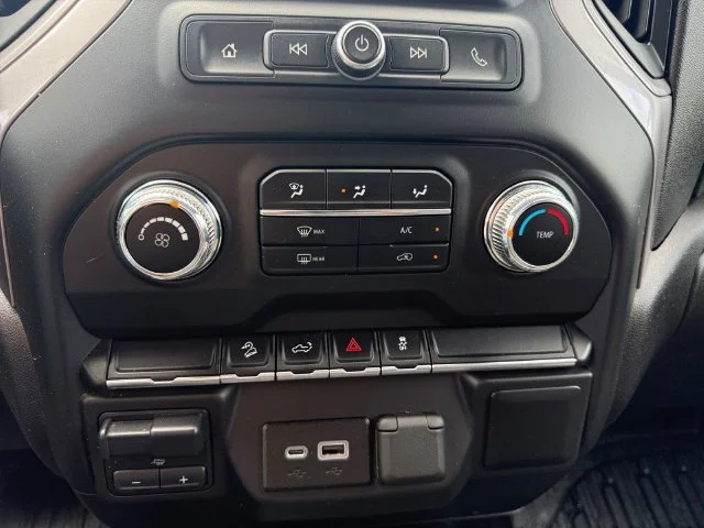 Used 2021 White GMC Base image 13