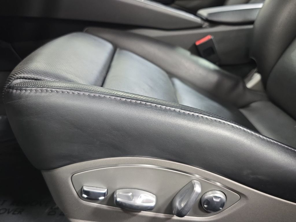 Certified Used 2015  Porsche Carrera 4 image 23