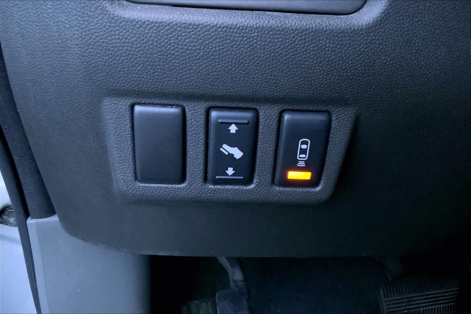 Used 2007 Radiant Silver Nissan SE image 20