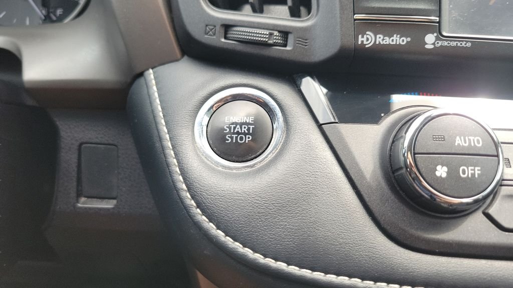 2018 Toyota RAV4 XLE - Photo 24