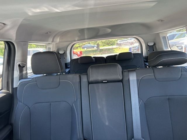 Used 2023 Red Jeep Laredo image 9