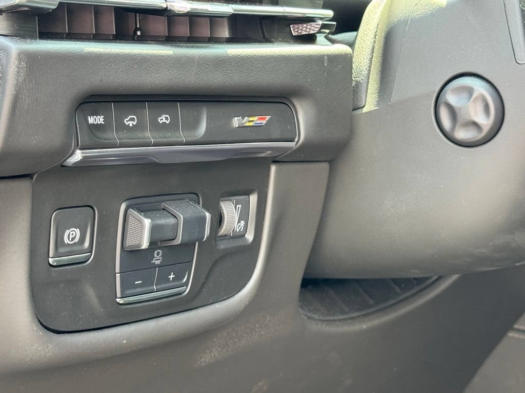 Used 2025 Crystal White Tricoat Cadillac Escalade-V image 22