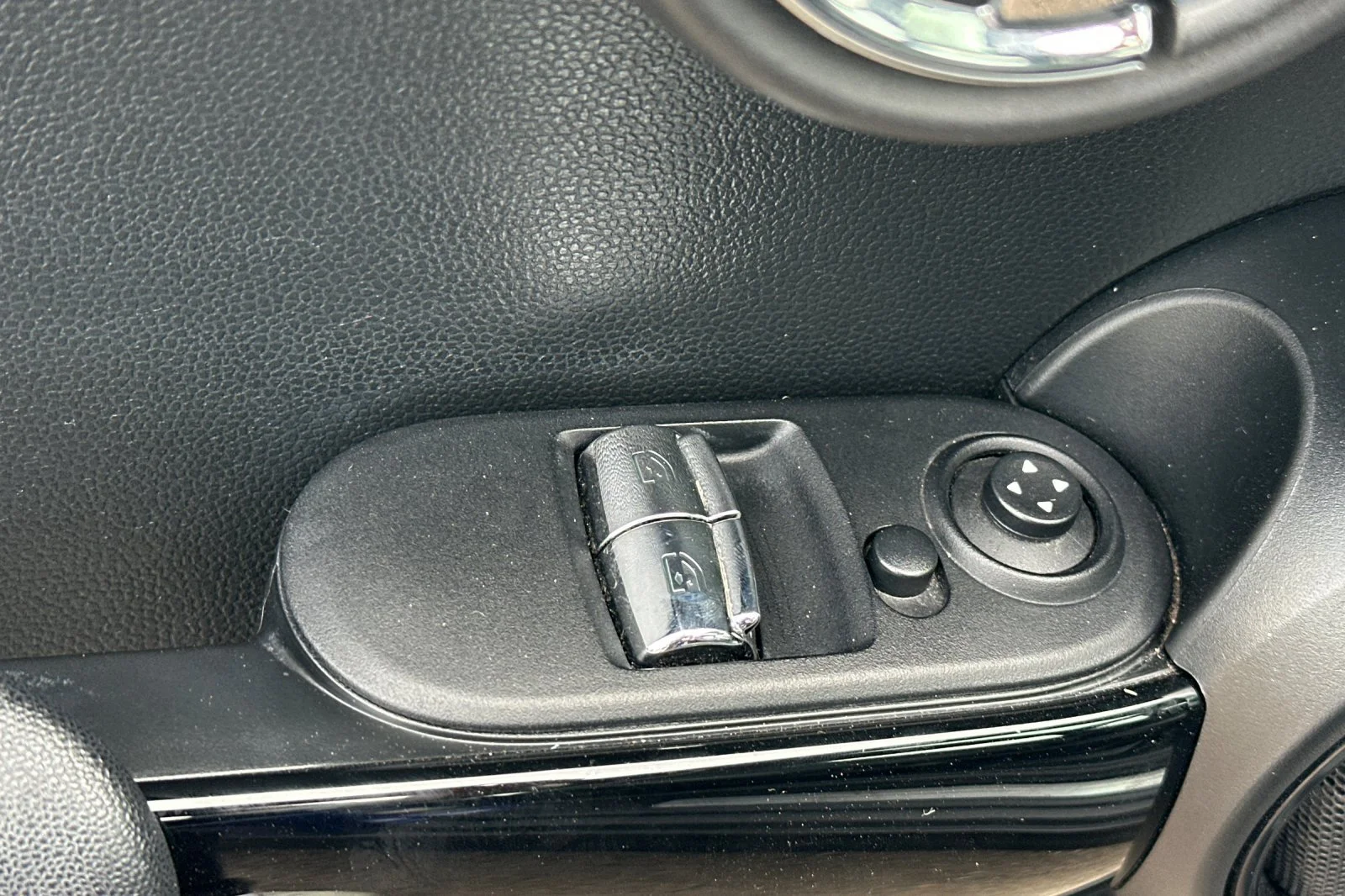 Used 2019 Blue Metallic MINI Classic image 11